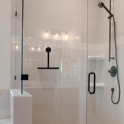 Splash Home Jasmine umweltfreundlicher, dauerhafter Duschabzieher für diewhole Familie im Bad.
| Splash Home Jasmine um