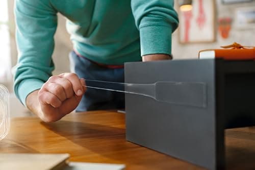Tesa Universal Nano Tape - transparentes, doppelseitiges Klebeband - ideal für In- und Outdoor - wiederverwendbar und we